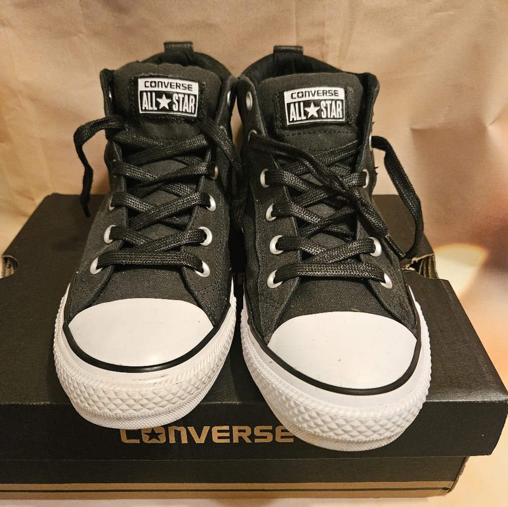 High top Converse Black size 7.5 in men's and 9 in women's